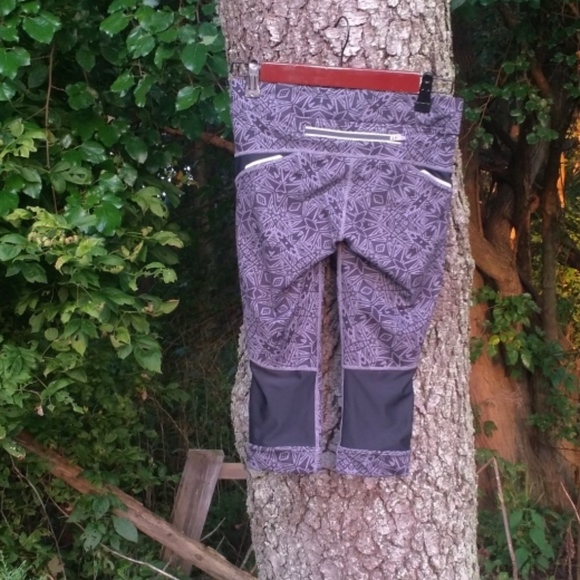 ATHLETA Cropped Short Active Pants XS - Picture 3 of 5